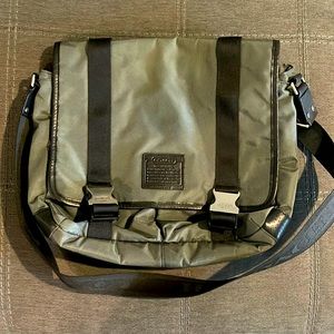 Coach messenger bag crossbody